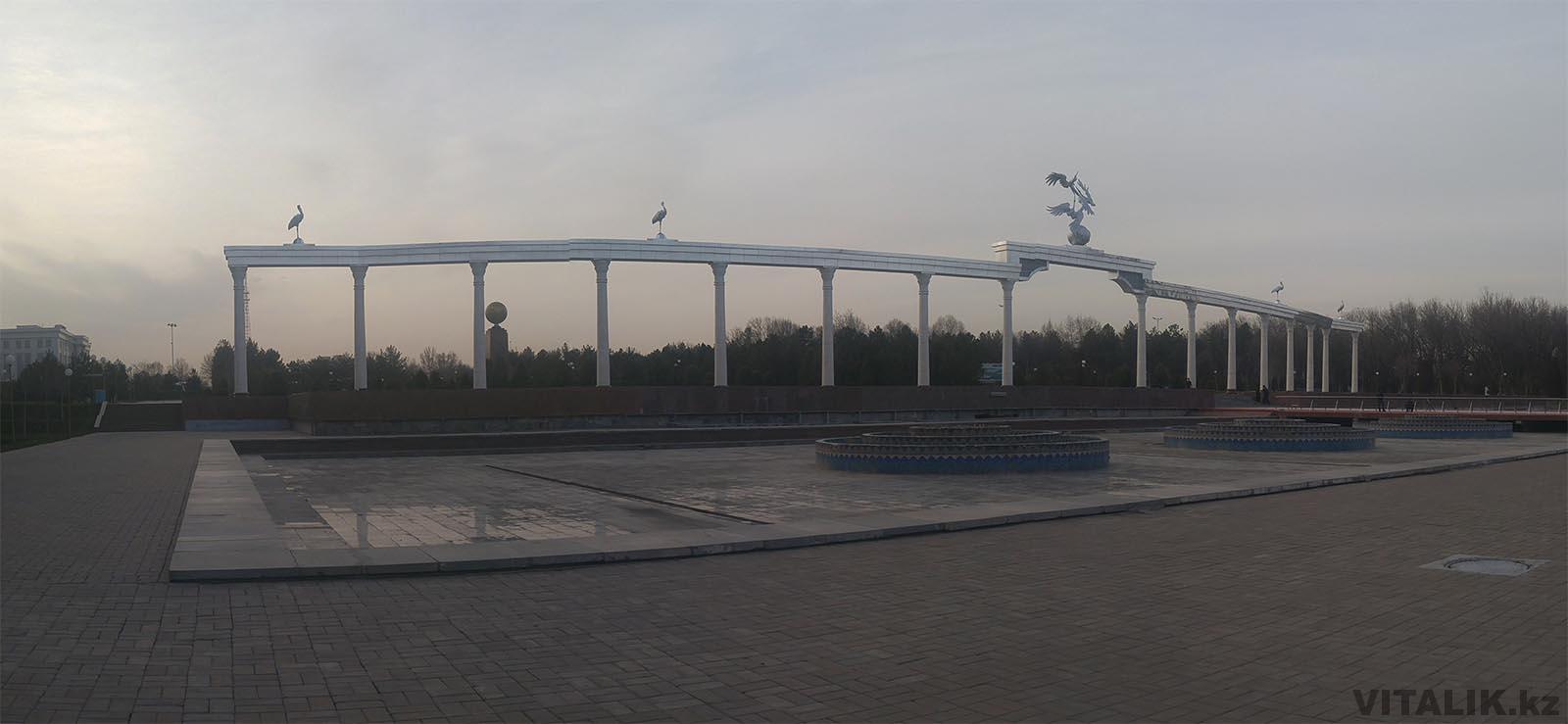 Арка возле парка Дома правительства Узбекистана