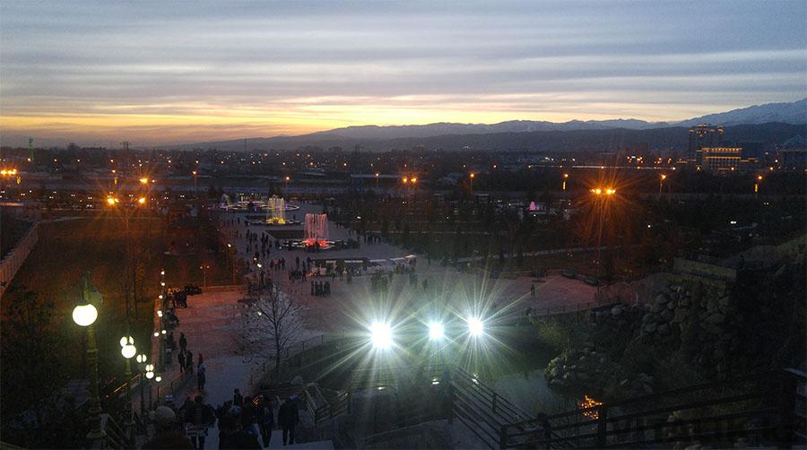 Рудаки парк Душанбе вечером