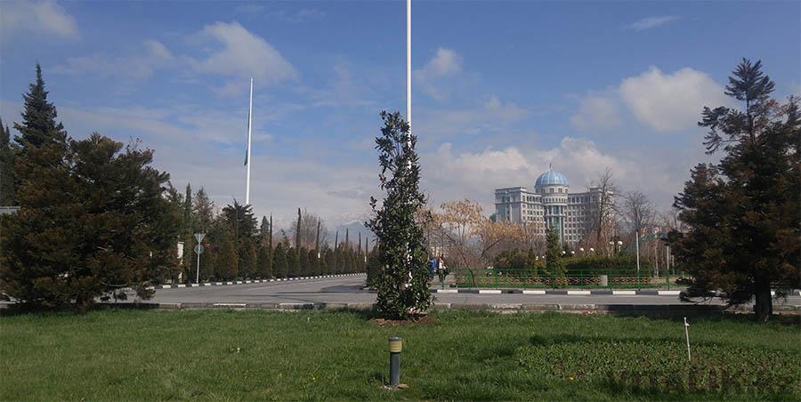 Рудаки парк в марте Душанбе