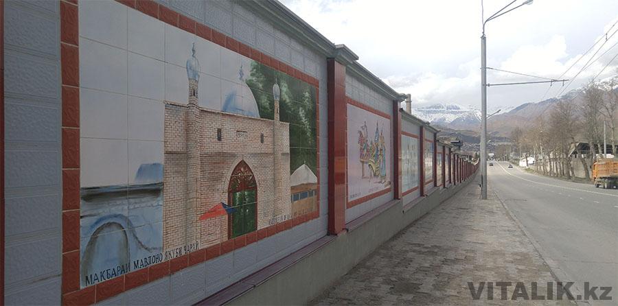 Стена в районе цементного завода Душанбе