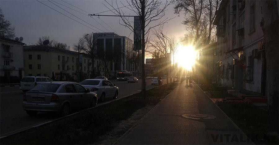 Улица Айни Душанбе вечером