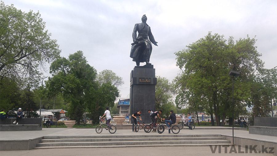Памятник Алматы 1