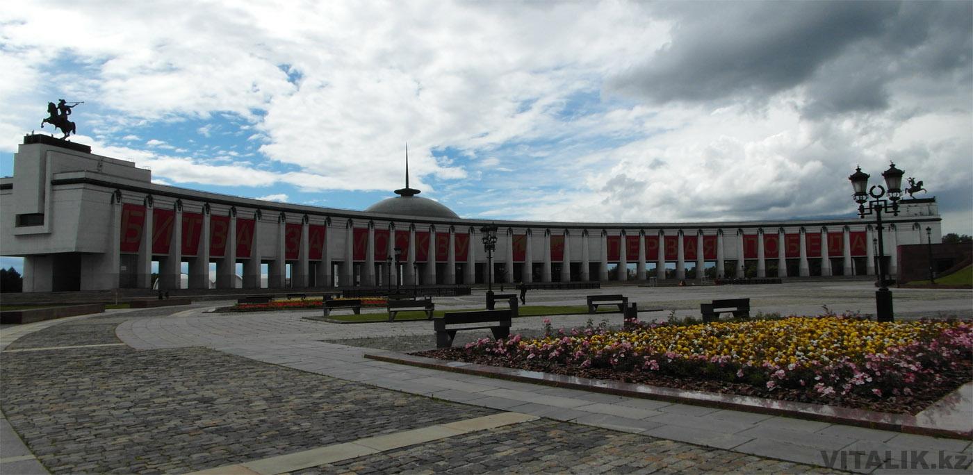 Площадь перед Монументом Победы